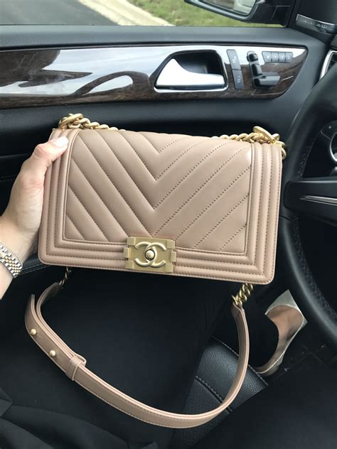 chanel boy bag medium inside